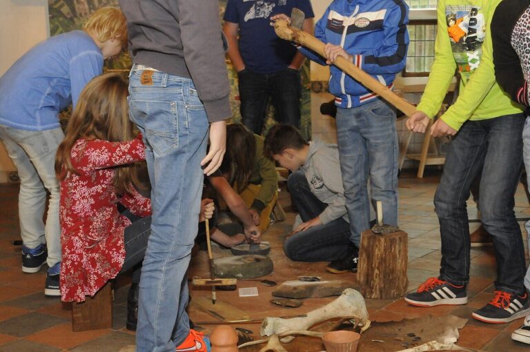 Rondleiding in de expo ‘De Duinenabdij en de zee’ — familie-kids in Koksijde